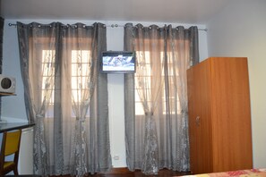1 bedroom, iron/ironing board, internet, bed sheets - Central Studio in Funchal 1N (Funchal)
