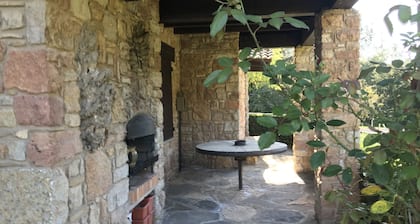 Casa rural Can Toni Rural con gran jardín y piscina privada