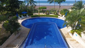 2 outdoor pools, open 7:00 AM to 11:00 PM, pool umbrellas, pool loungers - Luxury Ocean View Apartament Acqua 303 (Jacó)