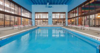 Ramada by Wyndham Texarkana