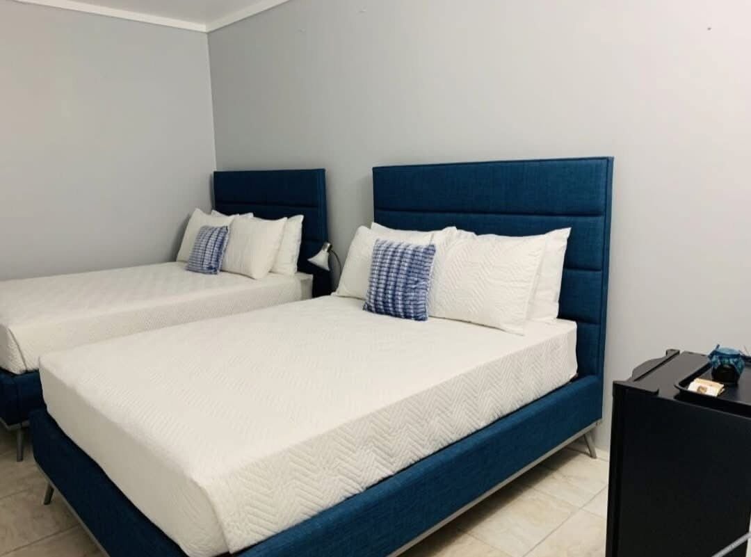 Classic-Vierbettzimmer, 2 Doppelbetten (Full Doble) | 2 Schlafzimmer, Schreibtisch, kostenloses WLAN, Bettwäsche