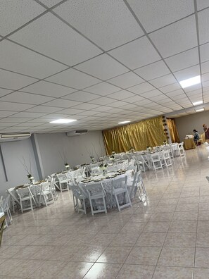 Indoor wedding - Mi Tierra (Cabo Rojo)