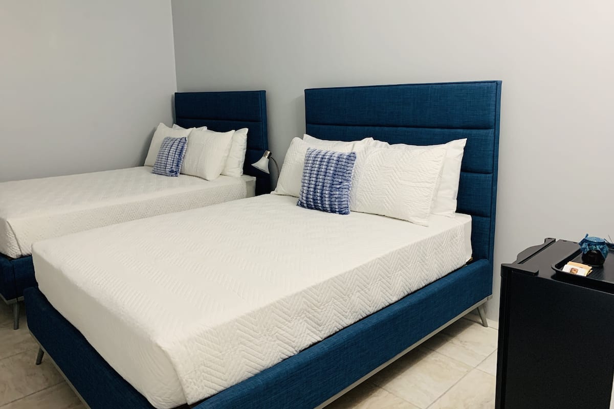 Quadrupla Classic, 2 letti matrimoniali (Full Doble) | 2 camere, una scrivania, Wi-Fi gratuito, lenzuola