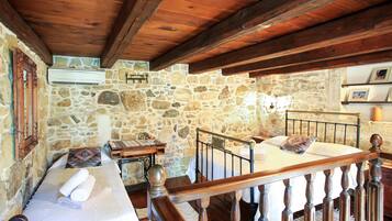 Vila, kolam renang pribadi | 2 kamar tidur, brankas, setrika/meja setrika, dan Wi-Fi gratis