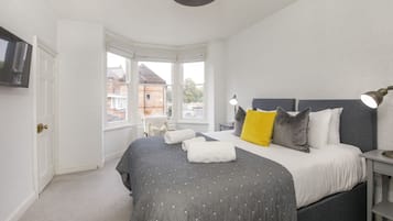3 bedrooms, iron/ironing board, free WiFi, bed sheets