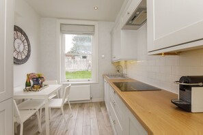 Fridge, microwave, oven, dishwasher - Fishergate Town House  - sleeps 6 guests  in 3 bedrooms (York)