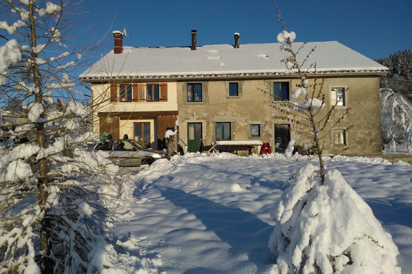 La maison de Rosset, ancienne ferme familiale, le gîte Sylvain à gauche.