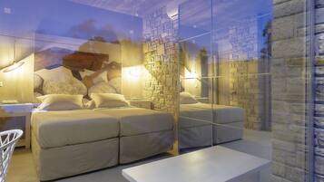 2 bedrooms, in-room safe, iron/ironing board, free WiFi