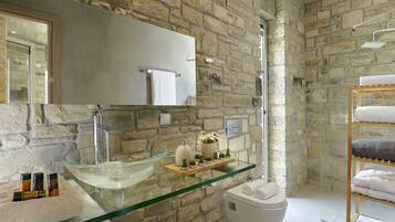 Luxe villa, 2 slaapkamers | Badkamer | Gratis toiletartikelen, een haardroger, badjassen, handdoeken