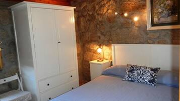 2 makuuhuonetta, tallelokero huoneessa, silitysrauta/-lauta, Wi-Fi