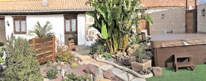 Property grounds - Romantic country house, with Whirlpool (Villa de Arico)