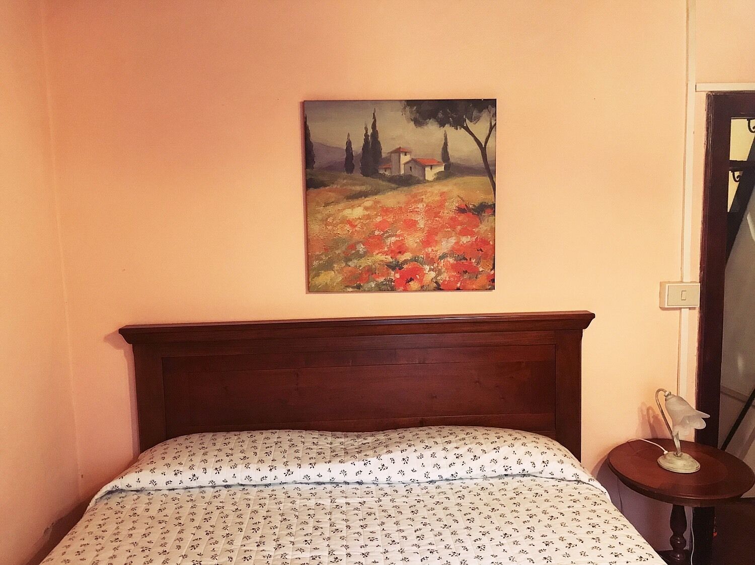 3 habitaciones, tabla de planchar con plancha y ropa de cama 