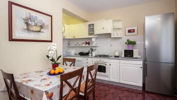 Fridge, microwave, oven, dishwasher