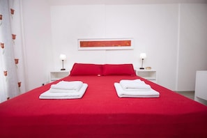 Iron/ironing board, free WiFi, bed sheets