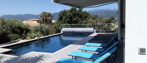 Piscine extérieure, piscine chauffée