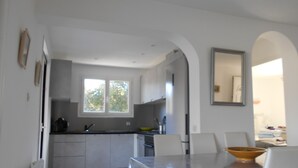 A modern kitchen with a dining area. - Ste Lucie de Porto Vecchio, self-catered villa with 26 x 13 feet pool  (Zonza)