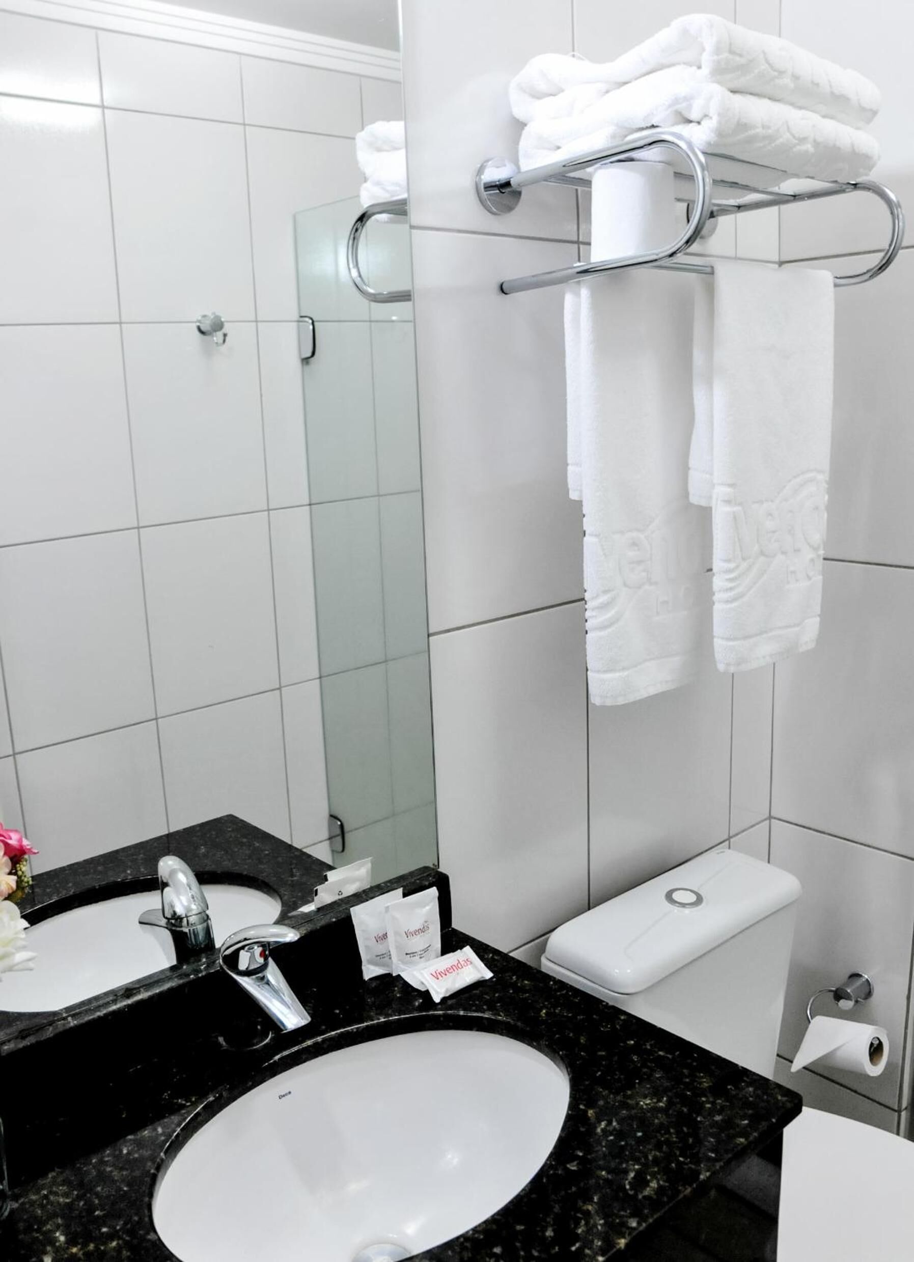 shower, free toiletries