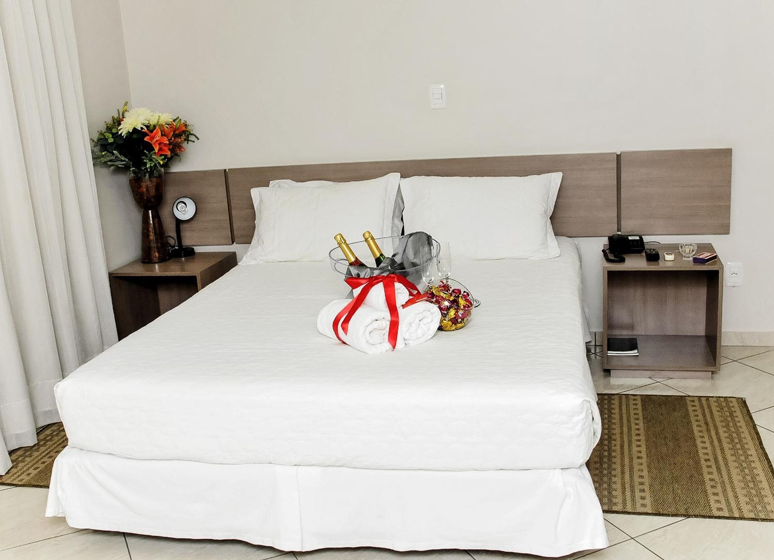 minibar, desk, free wifi