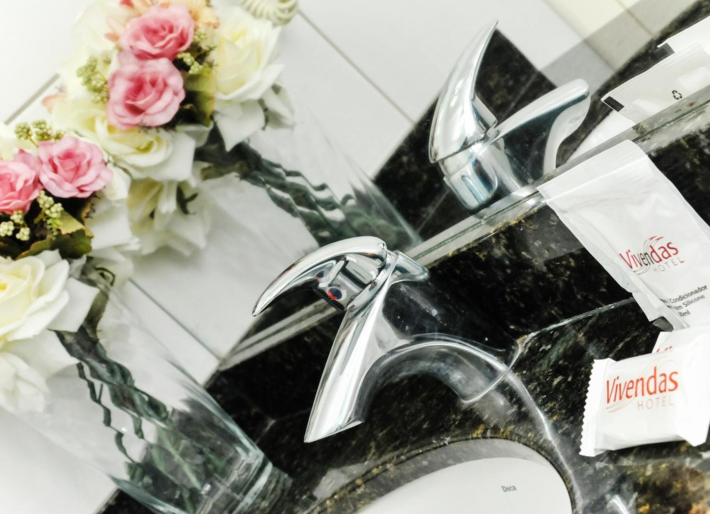 shower, free toiletries