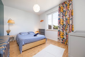 7 bedrooms, iron/ironing board, WiFi, bed sheets
