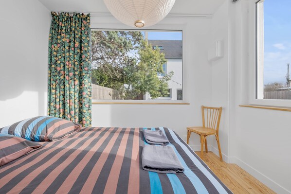 7 bedrooms, iron/ironing board, WiFi, bed sheets