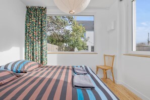 7 bedrooms, iron/ironing board, travel cot, Internet
