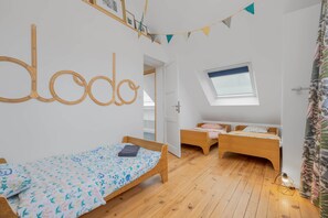 7 bedrooms, iron/ironing board, WiFi, bed sheets