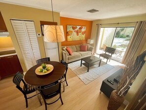 Smart TV - Lakefront Villa at a Prime Location (Orlando)