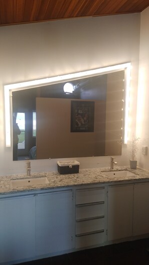 Combined shower/tub, hair dryer, towels, soap