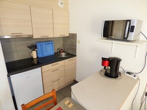 Fridge, microwave, cookware/dishes/utensils, freezer