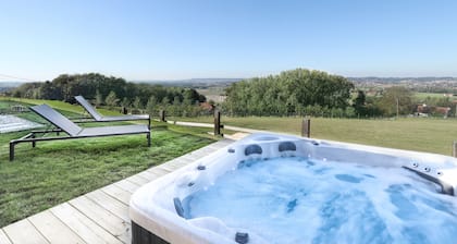 Villa Les Hauts, Luxury villa with panoramic view and jacuzzi