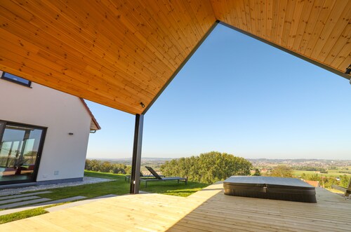 Villa Les Hauts, Luxury villa with panoramic view and jacuzzi 