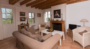 TV, DVD player, books, stereo - Charming and comfortable little house in the heart of Belle ile en mer (Bangor)