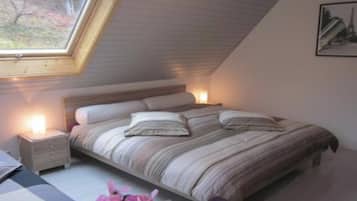 1 bedroom, desk, soundproofing, WiFi