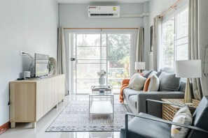 Télévision, livres, médiathèque, chaîne hi-fi