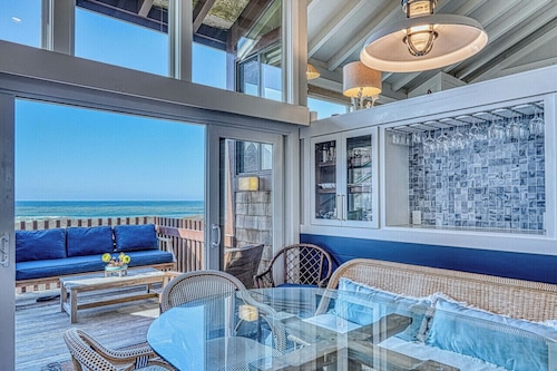 Relaxing Oceanfront Retreat w/Private Hot Tub