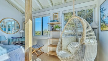 3 bedrooms, in-room safe, desk, iron/ironing board