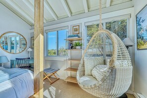 3 chambres, coffres-forts dans les chambres, bureau