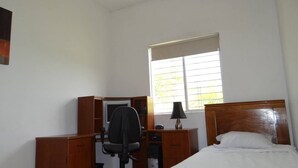 3 bedrooms, iron/ironing board, WiFi, bed sheets - Entire House Private Community Excellent Location! (Joyas de Anahuac)