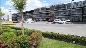 Exterior - Entire House Private Community Excellent Location! (Joyas de Anahuac)