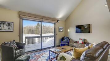 Een smart-tv en een open haard