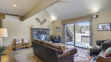 Een smart-tv en een open haard