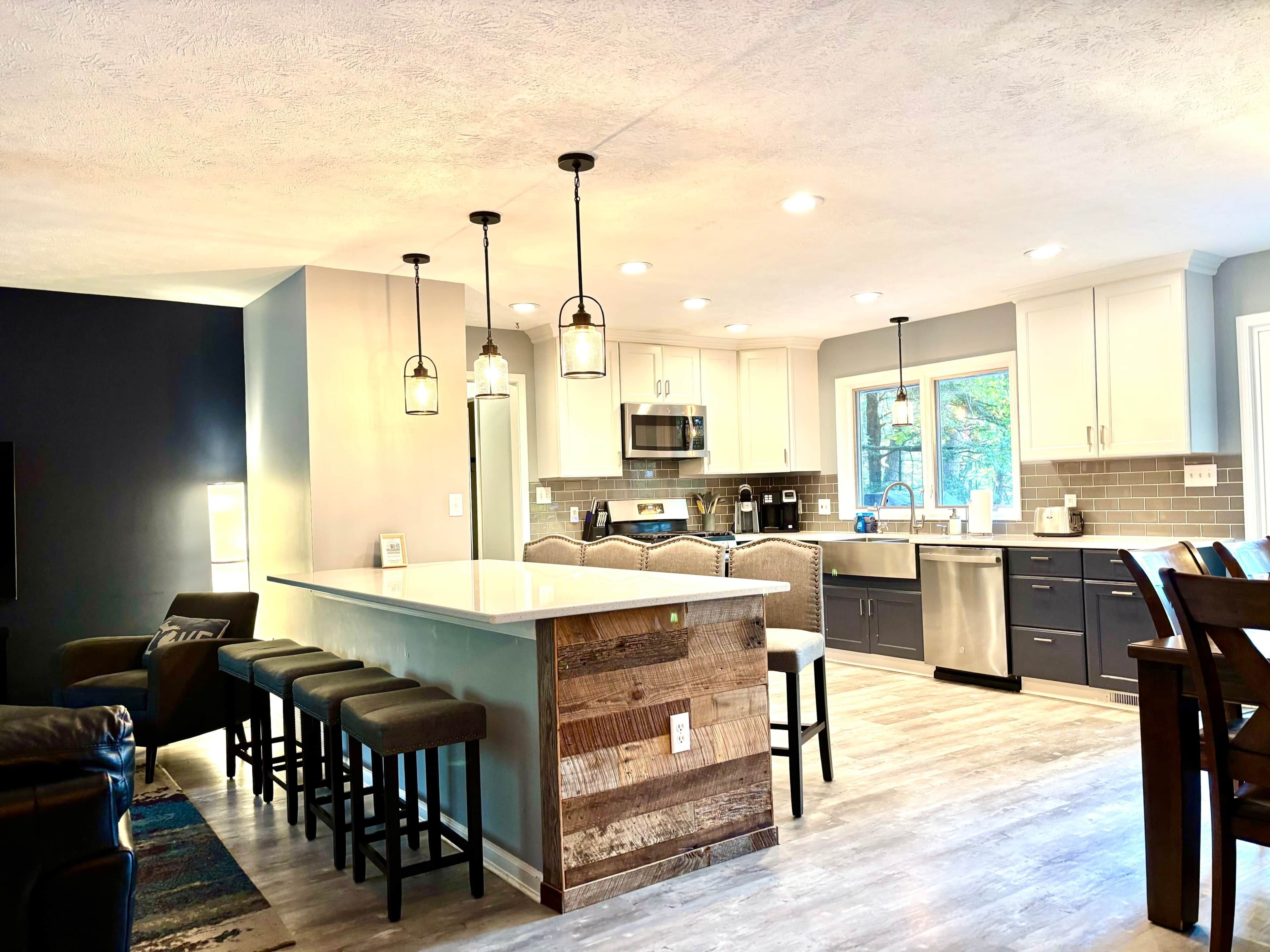 Frigorífic, microones, forn i placa de cuina 