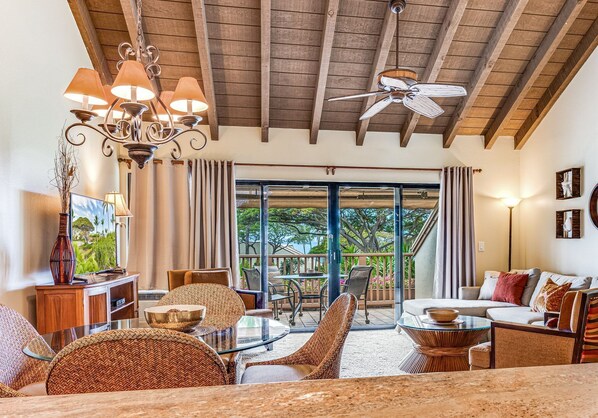 TV, DVD player - Top Floor Spacious Ocean View Condo! Minutes to Beaches, A/C, Wifi, Pool (Kihei)