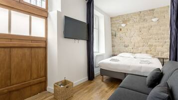 2 chambres, fer et planche à repasser, Wi-Fi, draps fournis