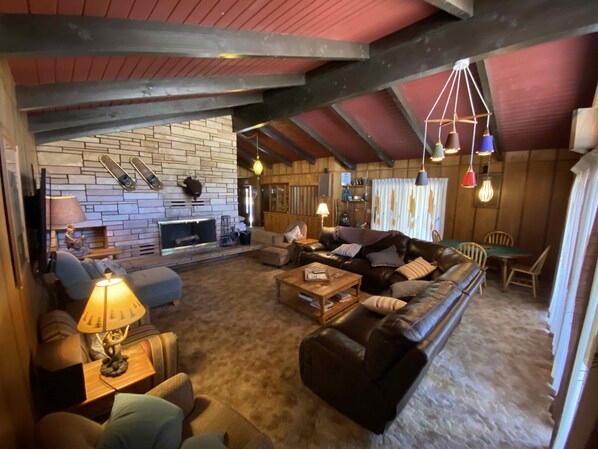 TV, fireplace, DVD player, table tennis