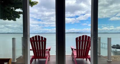 Beautiful Cottage on the Water of Pristine West Bay
