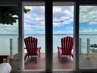 Beautiful Cottage on the Water of Pristine West Bay