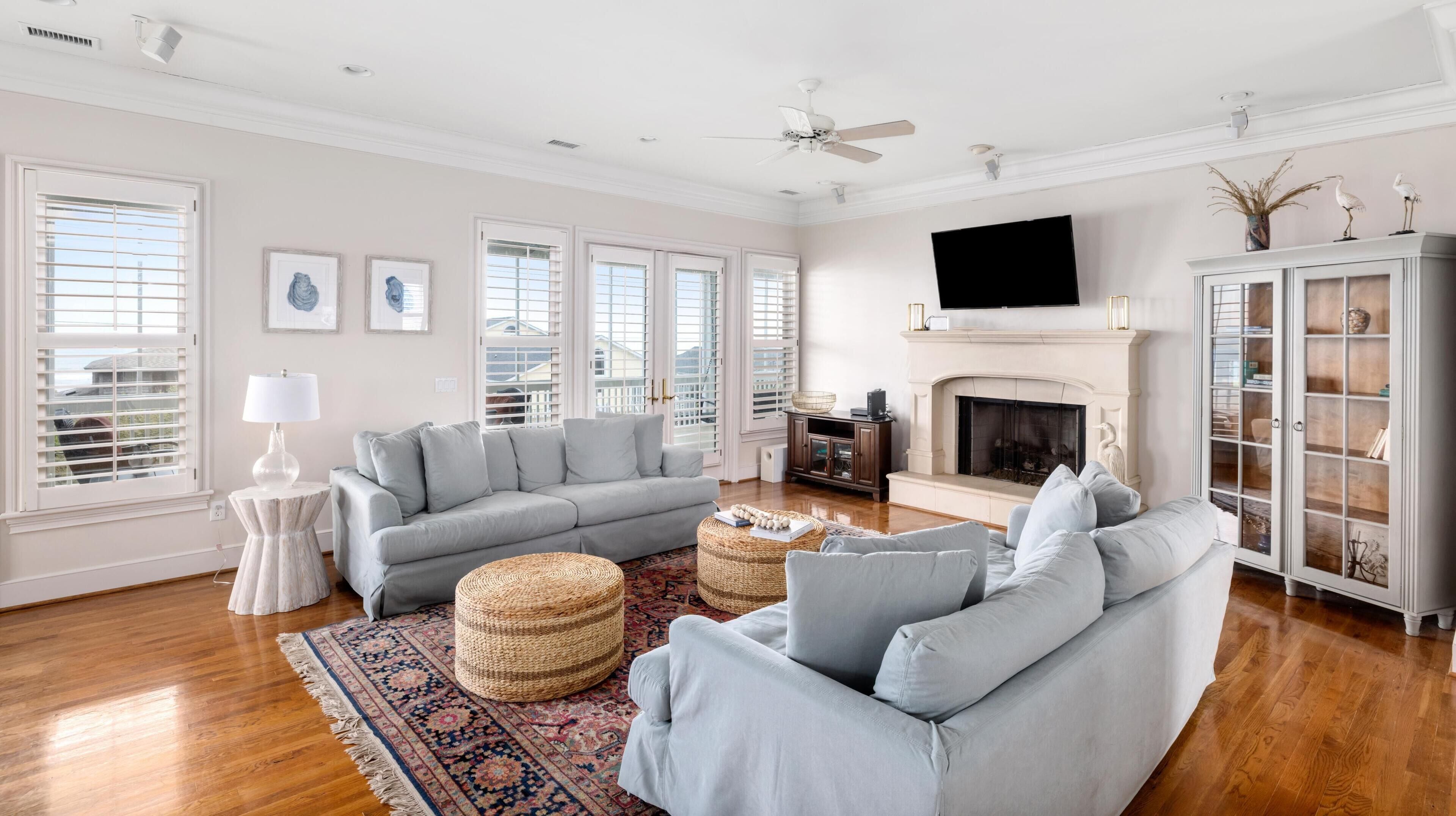 OCEAN VIEWS, Pet Friendly, 1 Block to Beach!