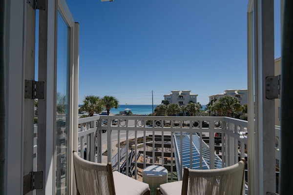 Wow! Look at that Gulf of Mexico view from your balcony!